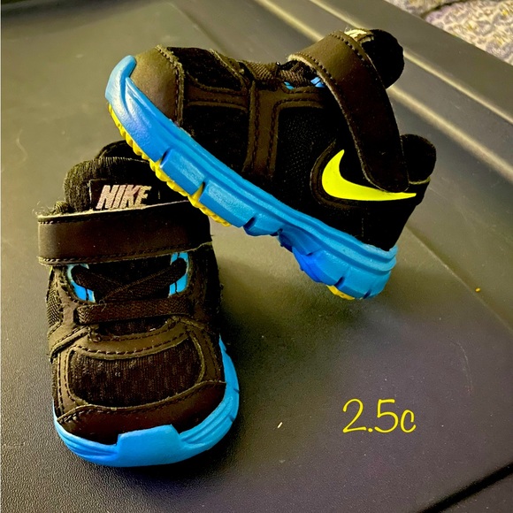 2.5c Nike shoes - Picture 1 of 4